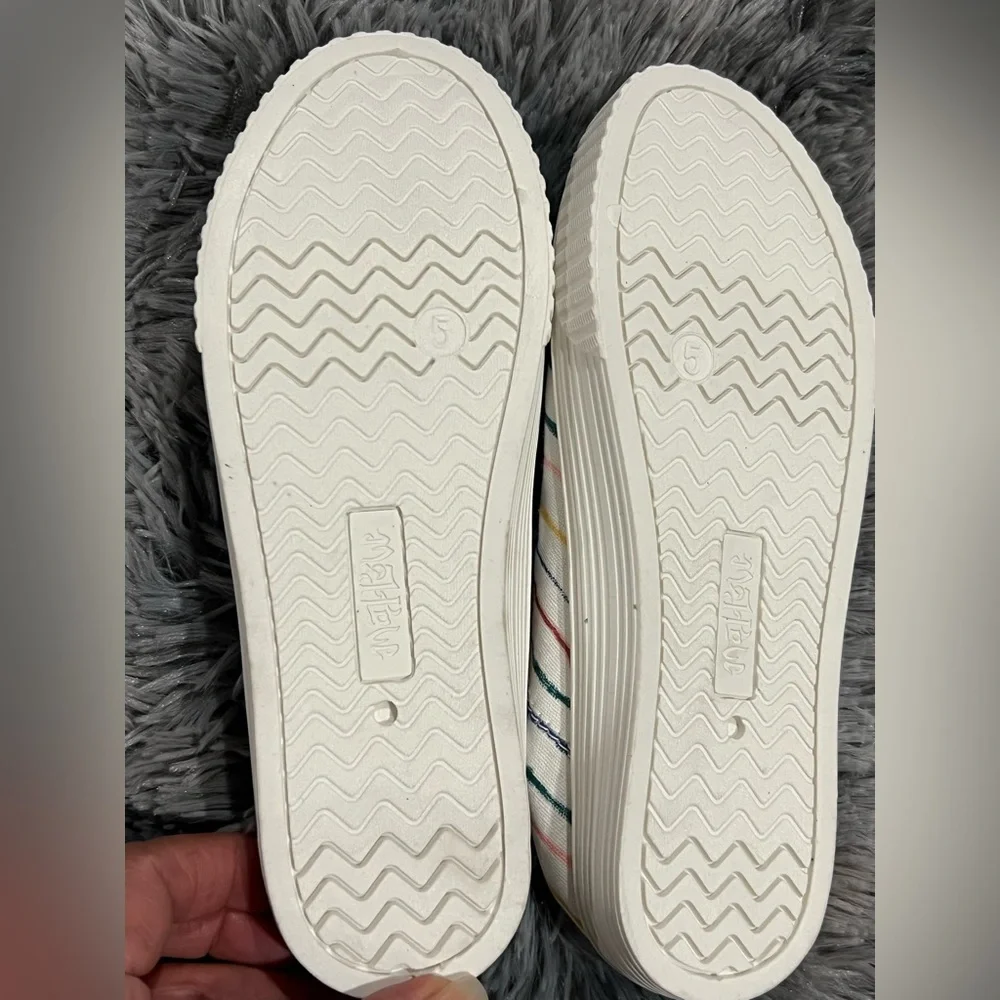 Mad Love multicolor rainbow shoes - Picture 4 of 6
